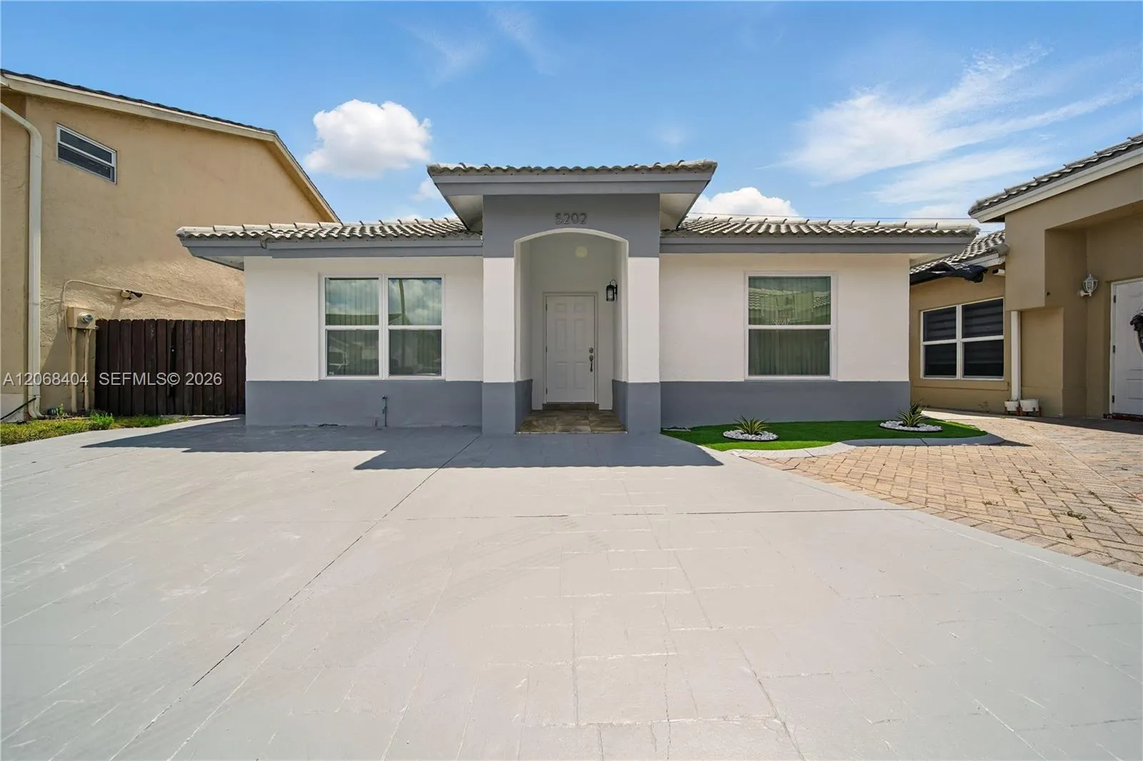 Foto de propiedad en 5202 NW 187th Street, Miami Gardens, FL 33055 Miami Gardens con MLS# 
