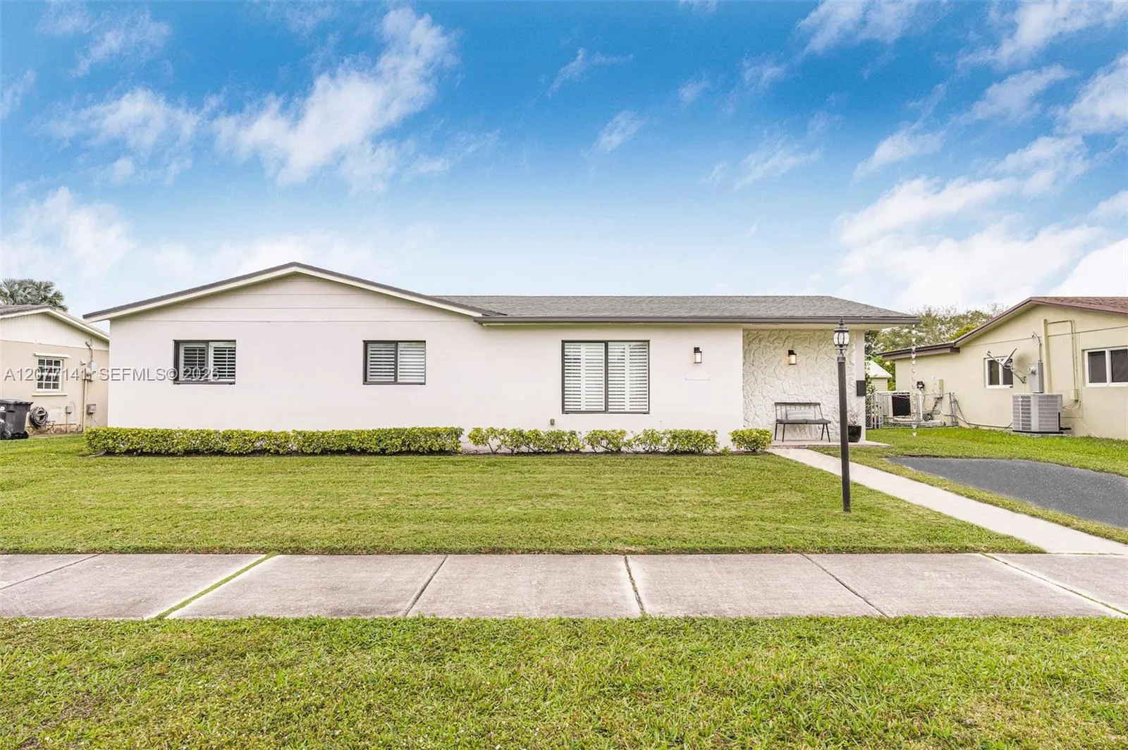 Foto de propiedad en 5210 SW 128th Court, Miami, FL 33175 Miami con MLS# 