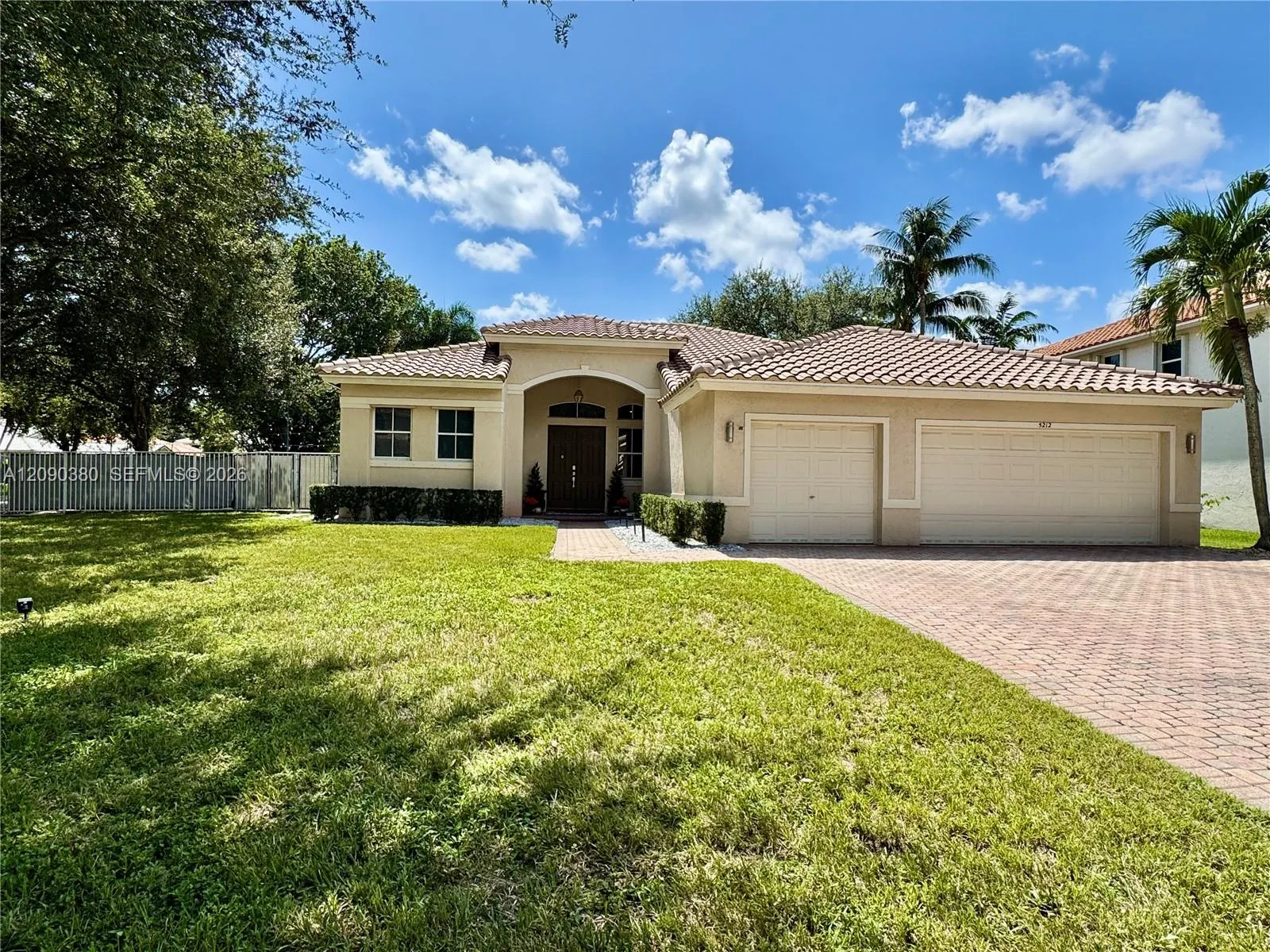 Foto de propiedad en 5212 NW 51st Street, Coconut Creek, FL 33073 Coconut Creek con MLS# 