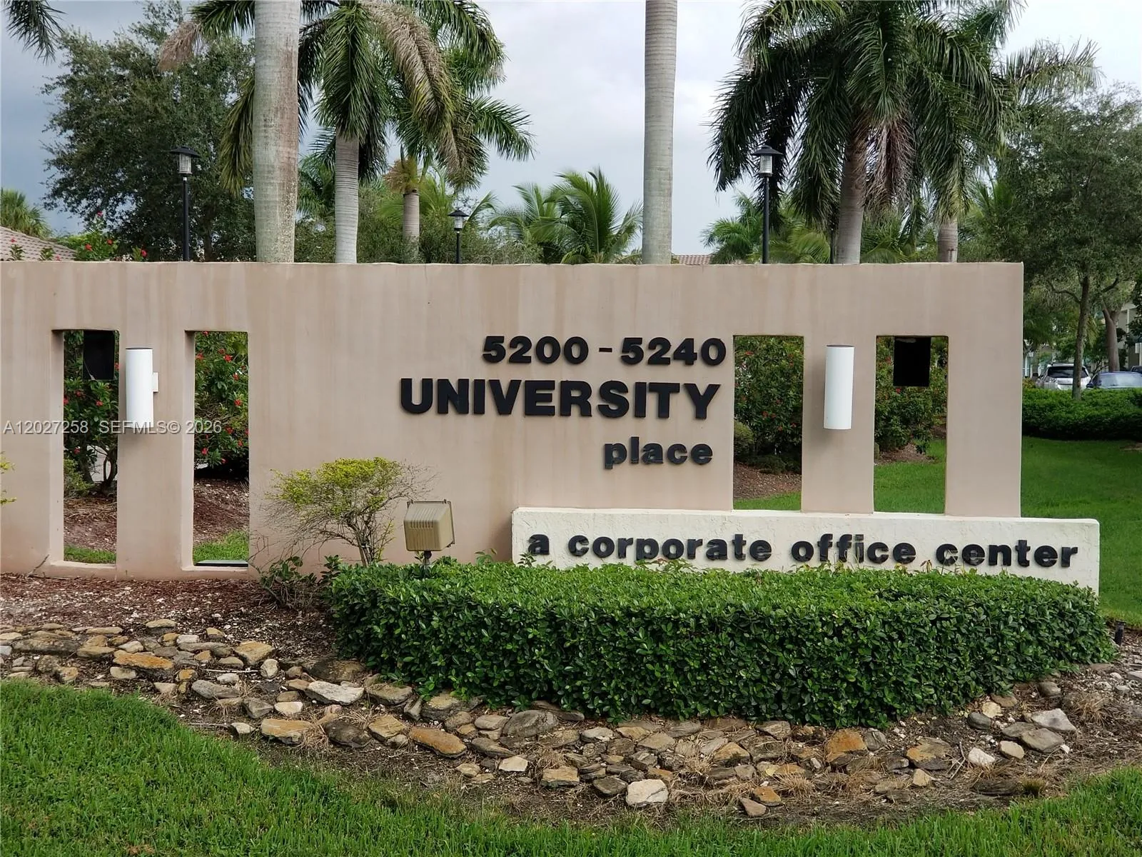 Foto de propiedad en 5220 S University Drive 204C, Davie, FL 33328 Davie con MLS# 