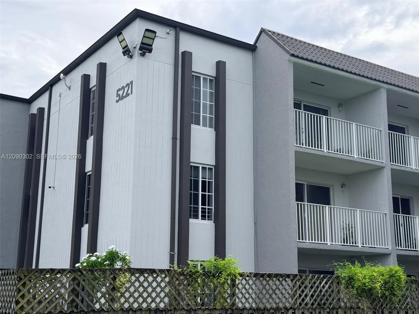 Foto de propiedad en 5221 Geneva Way 304, Doral, FL 33166 Doral con MLS# 