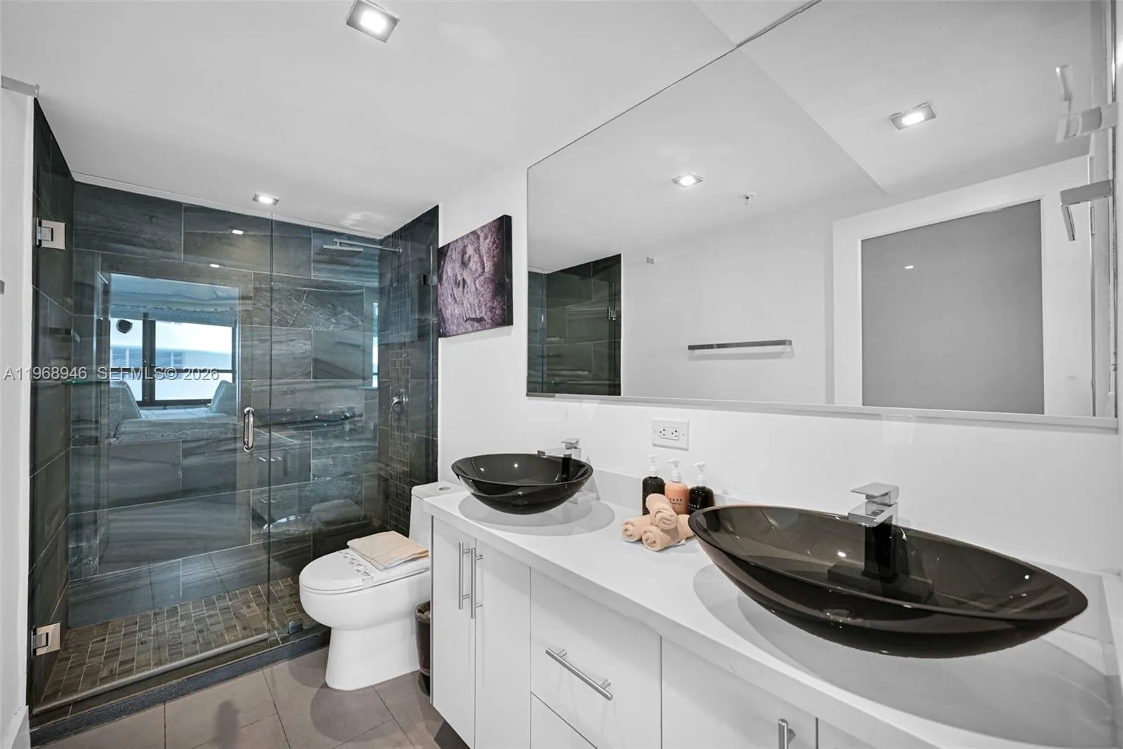 Foto de propiedad en 5225 Collins Avenue 714, Miami Beach, FL 33140 Miami Beach con MLS# 