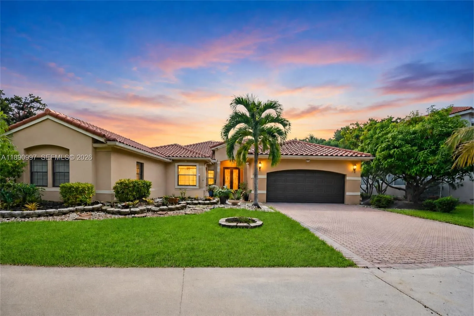 Foto de propiedad en 523 Stonemont Drive, Weston, FL 33326 Weston con MLS# 