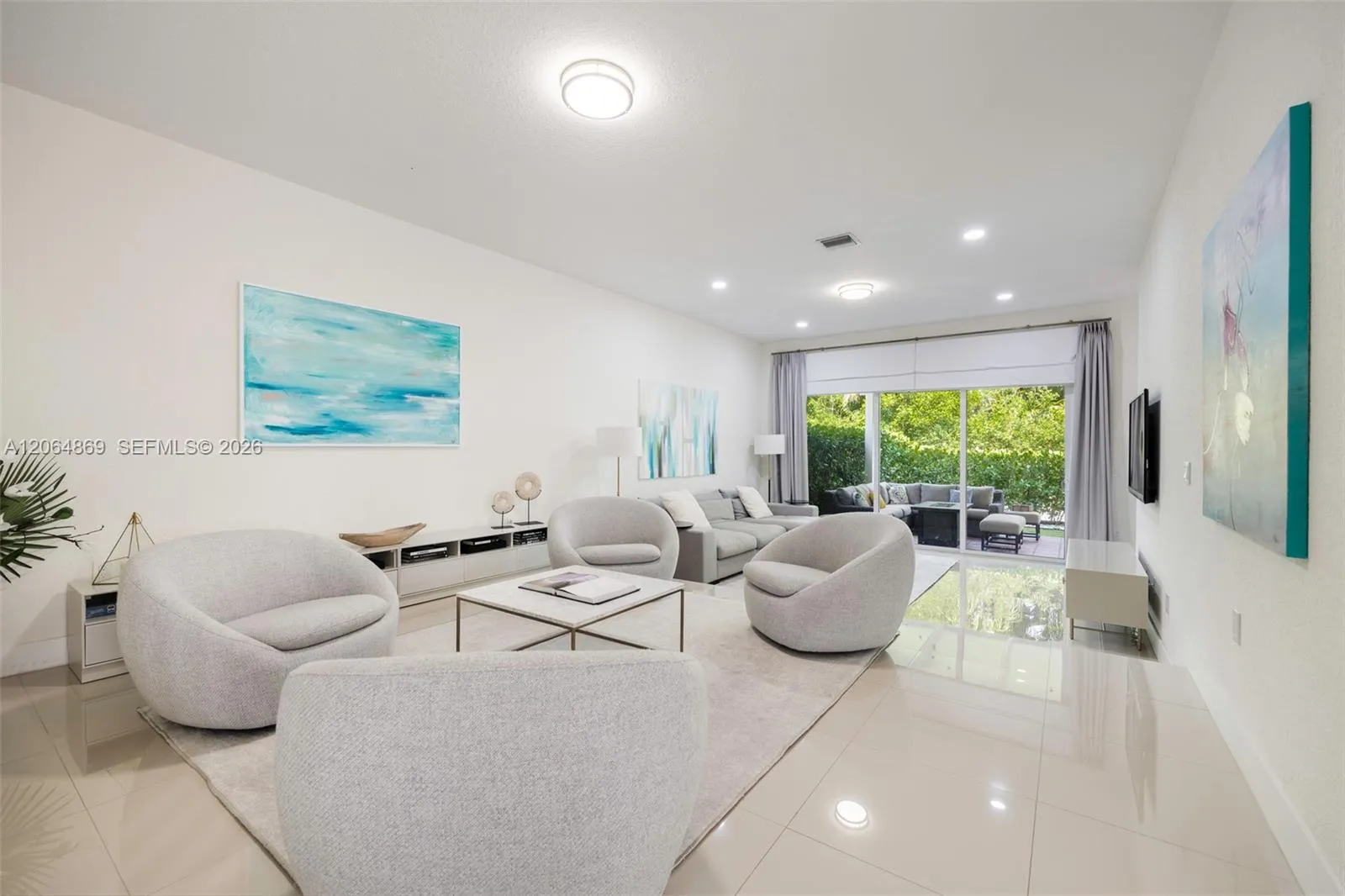 Foto de propiedad en 5230 NW 104th Court, Doral, FL 33178 Doral con MLS# 