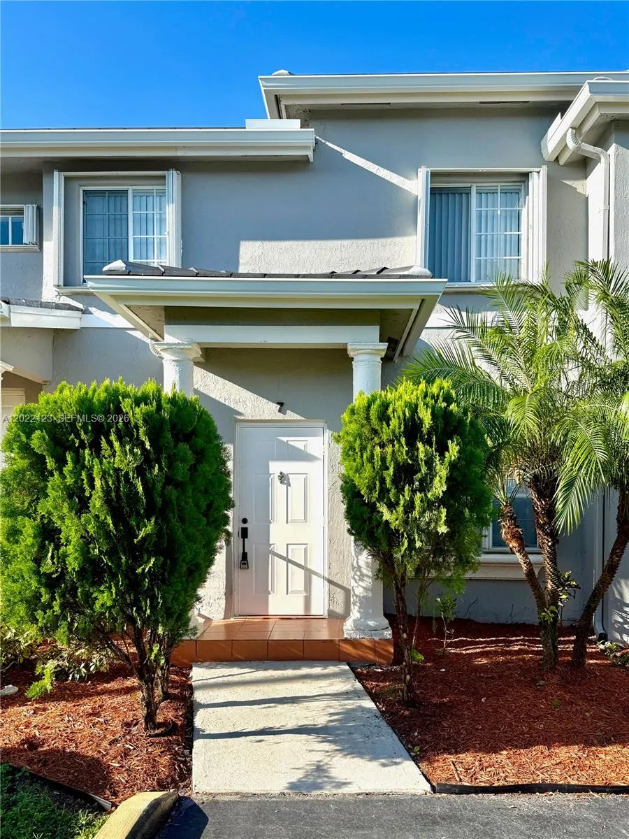 Vendido 5230 NW 109th Avenue 7, Doral, FL 33178, Doral, FL 33178
