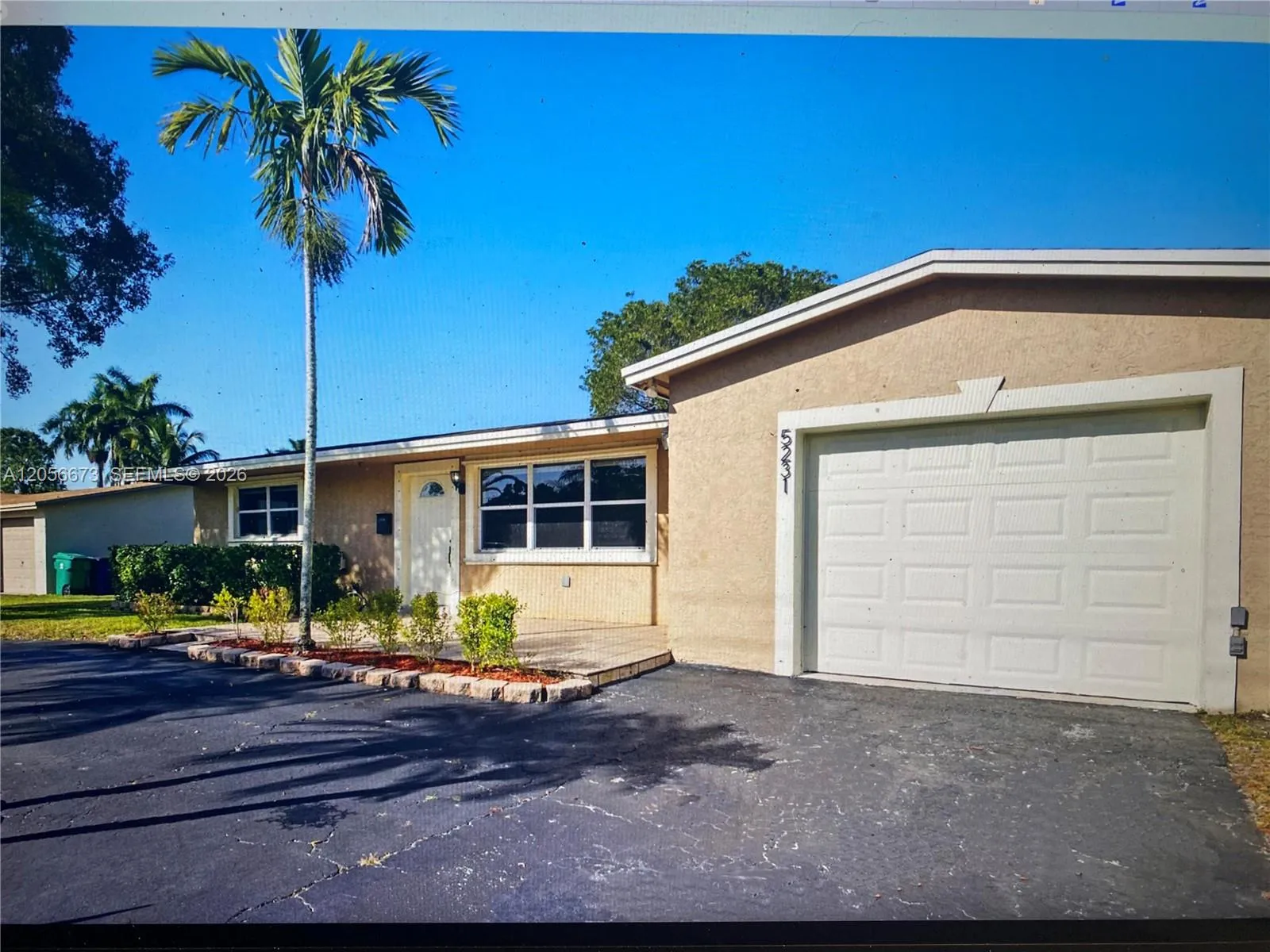 Foto de propiedad en 5231 SW 89th Avenue, Cooper City, FL 33328 Cooper City con MLS# 