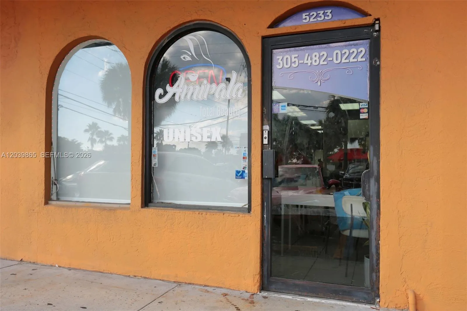 Foto de propiedad en 5233 NW 79th Avenue, Doral, FL 33166 Doral con MLS# 
