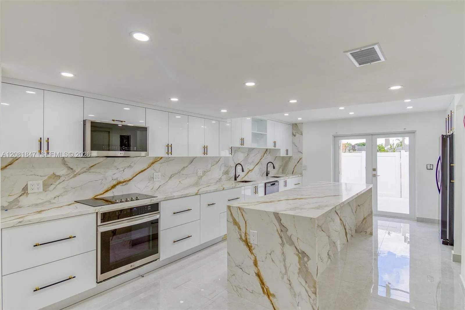 Foto de propiedad en 5235 SW 40th Avenue 38, Dania Beach, FL 33314 Dania Beach con MLS# 