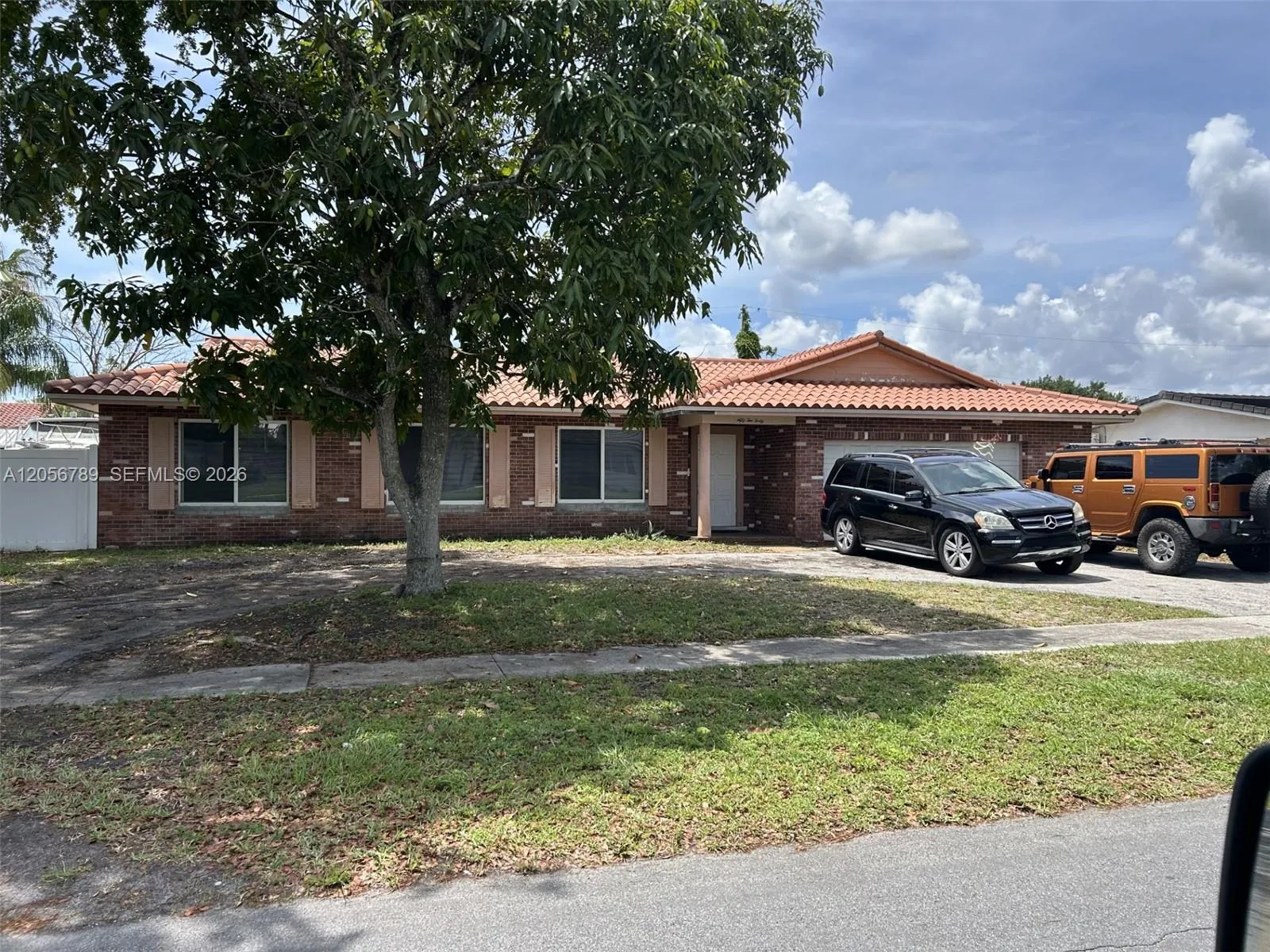 Foto de propiedad en 5240 SW 10th Court, Plantation, FL 33317 Plantation con MLS# 