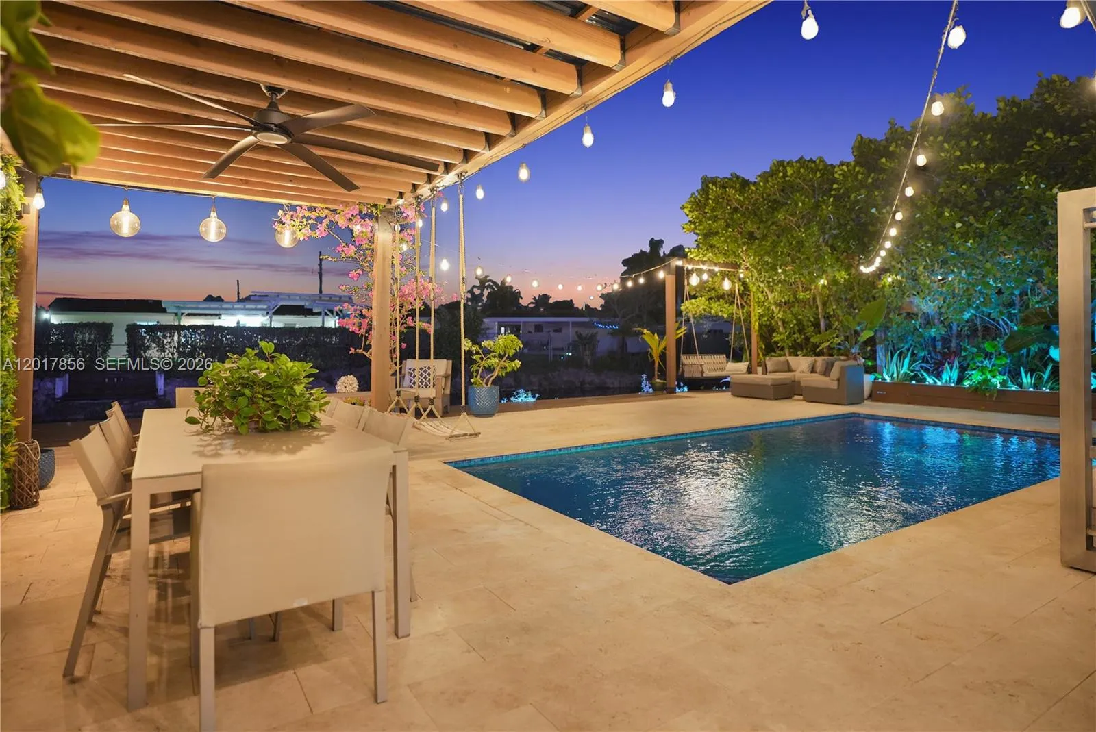 Foto de propiedad en 5241 SW 104th Avenue, Miami, FL 33165 Miami con MLS# 