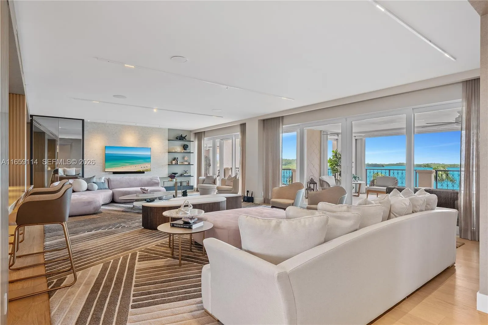 Foto de propiedad en 5242 Fisher Island Drive 5242, Miami Beach, FL 33109 Miami Beach con MLS# 