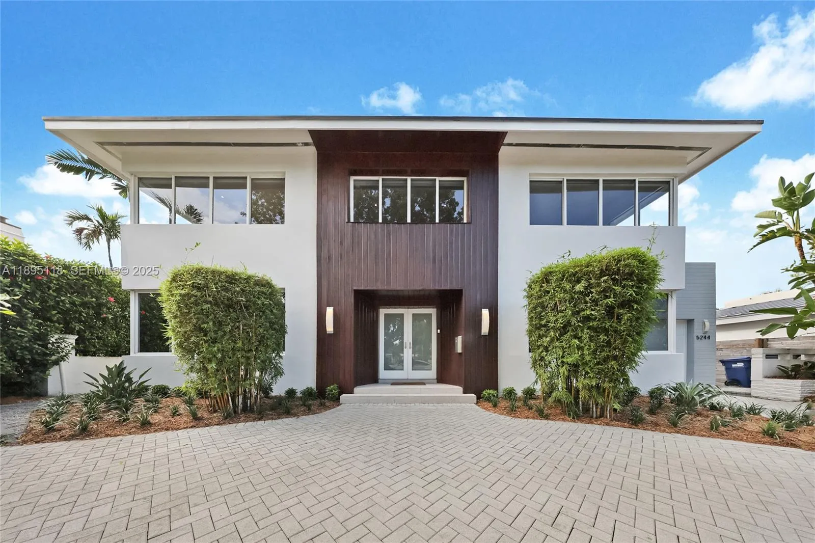 Foto de propiedad en 5244 Alton Road, Miami Beach, FL 33140 Miami Beach con MLS# 