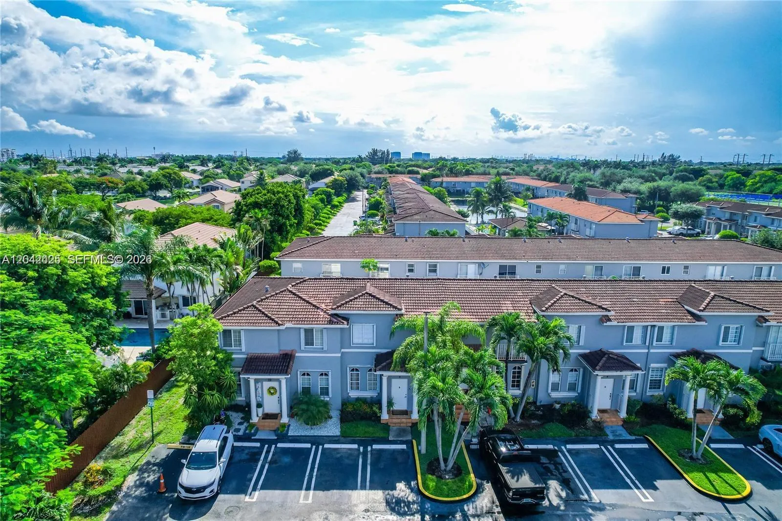 Foto de propiedad en 5245 NW 112th Avenue 8, Doral, FL 33178 Doral con MLS# 