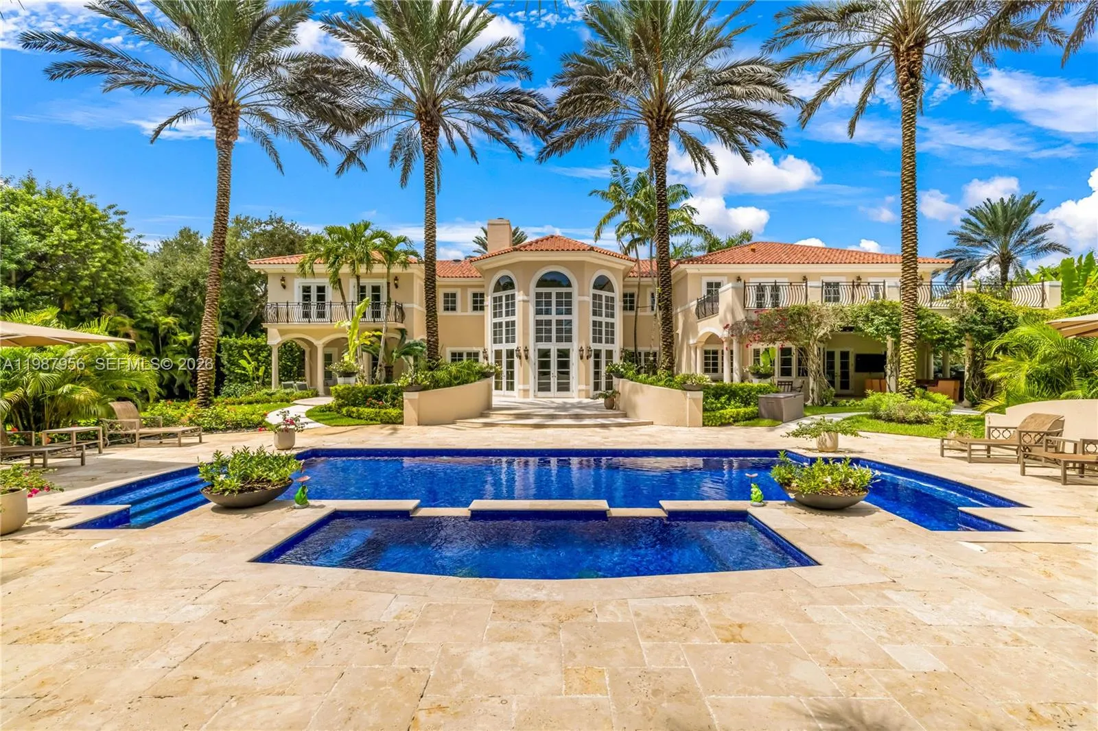 Foto de propiedad en 5250 Snapper Creek Road, Coral Gables, FL 33156 Coral Gables con MLS# 