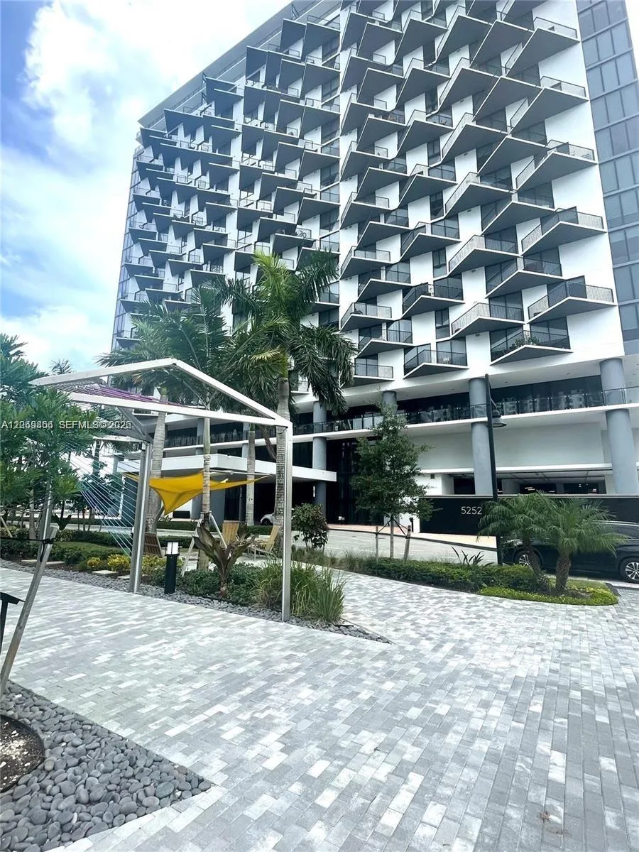 Foto de propiedad en 5252 NW 85th Avenue 1608, Doral, FL 33166 Doral con MLS# 