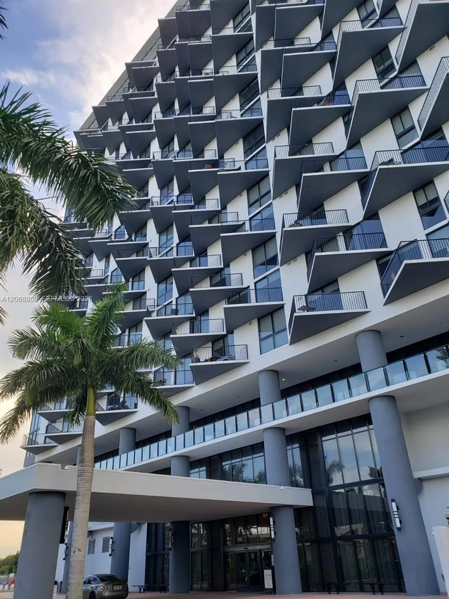Foto de propiedad en 5252 NW 85th Avenue 708, Doral, FL 33166 Doral con MLS# 