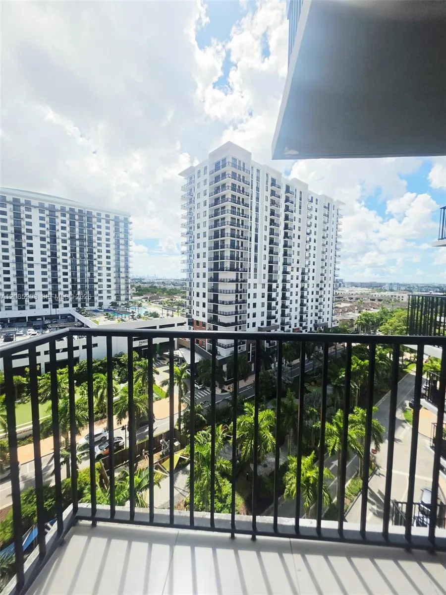 En Venta 5252 NW 85th Avenue 809, Doral, FL 33166, Doral, FL 33166
