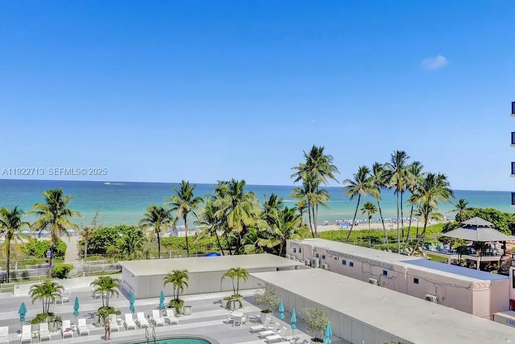 Foto de propiedad en 5255 Collins Avenue 5D, Miami Beach, FL 33140 Miami Beach con MLS# 