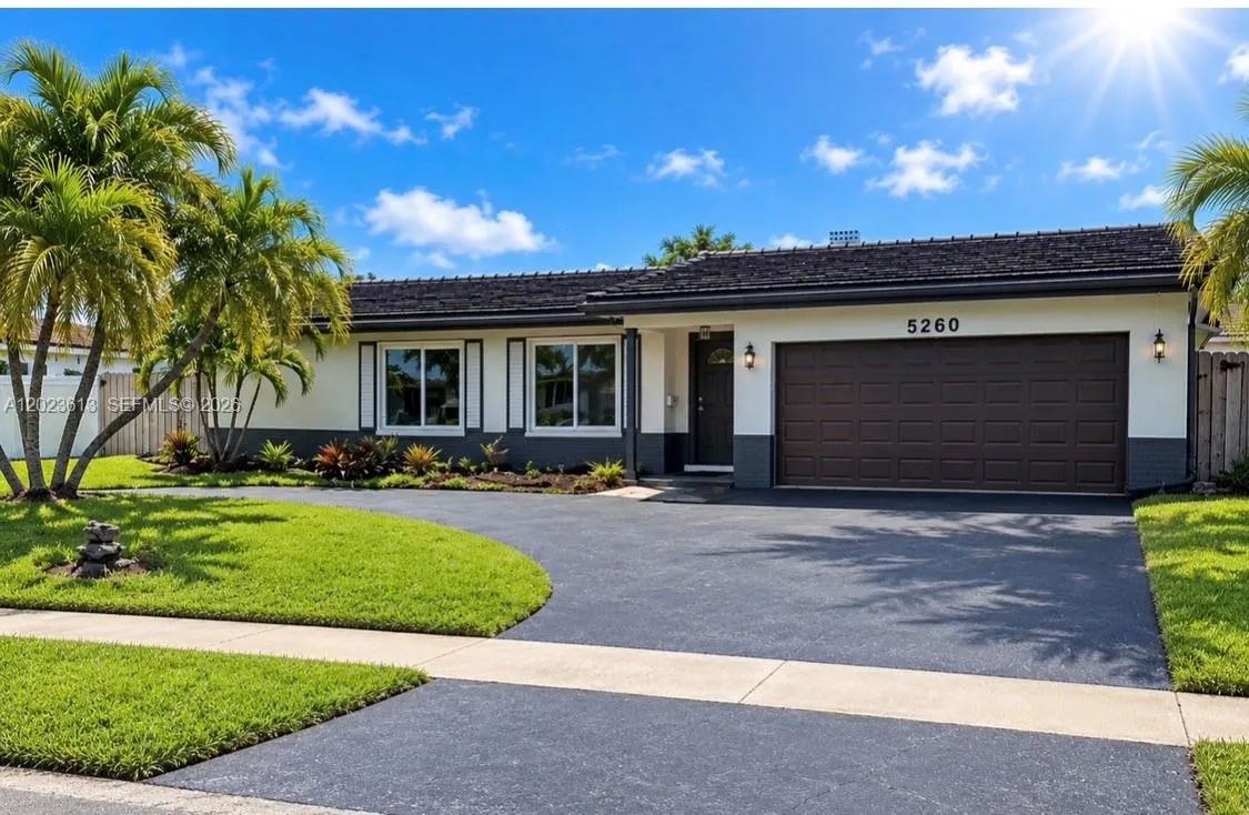 Foto de propiedad en 5260 SW 10th Court, Plantation, FL 33317 Plantation con MLS# 