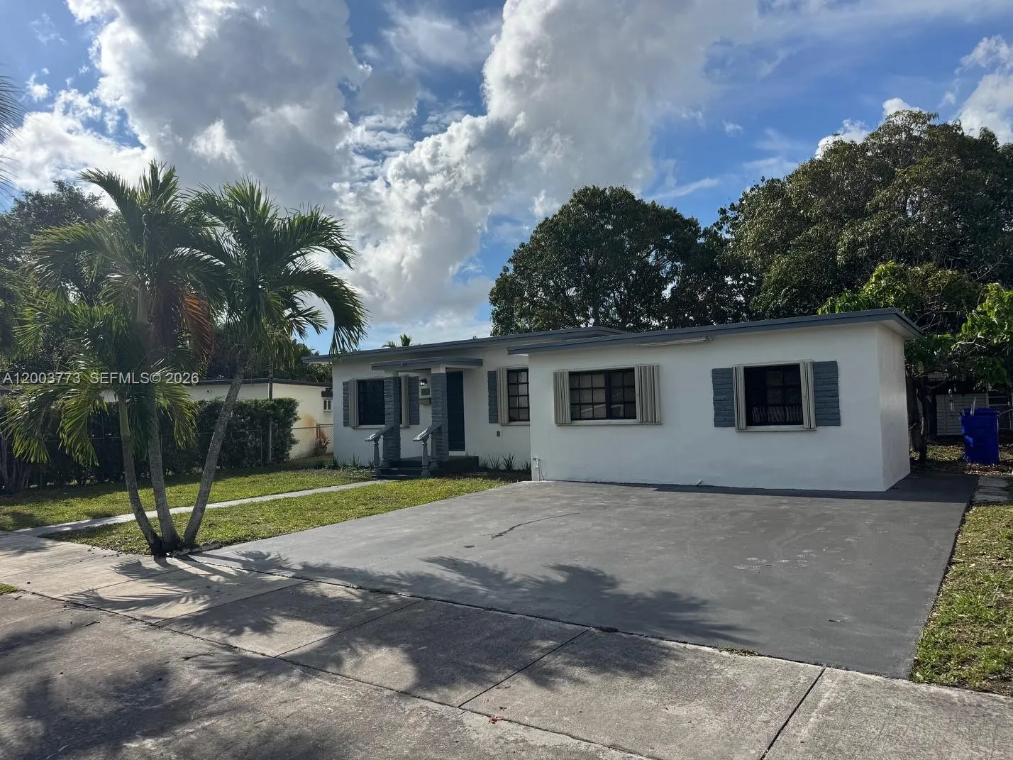 Vendido 5260 SW 2nd Street, Miami, FL 33134, Miami, FL 33134