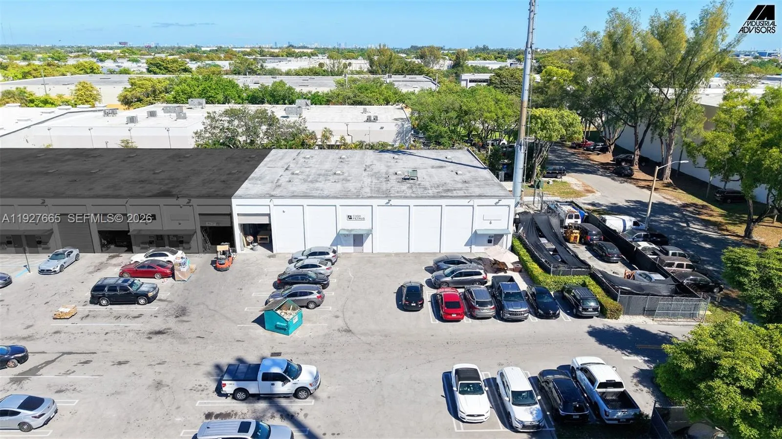 Foto de propiedad en 5261 NW 161st Street, Miami Gardens, FL 33014 Miami Gardens con MLS# 