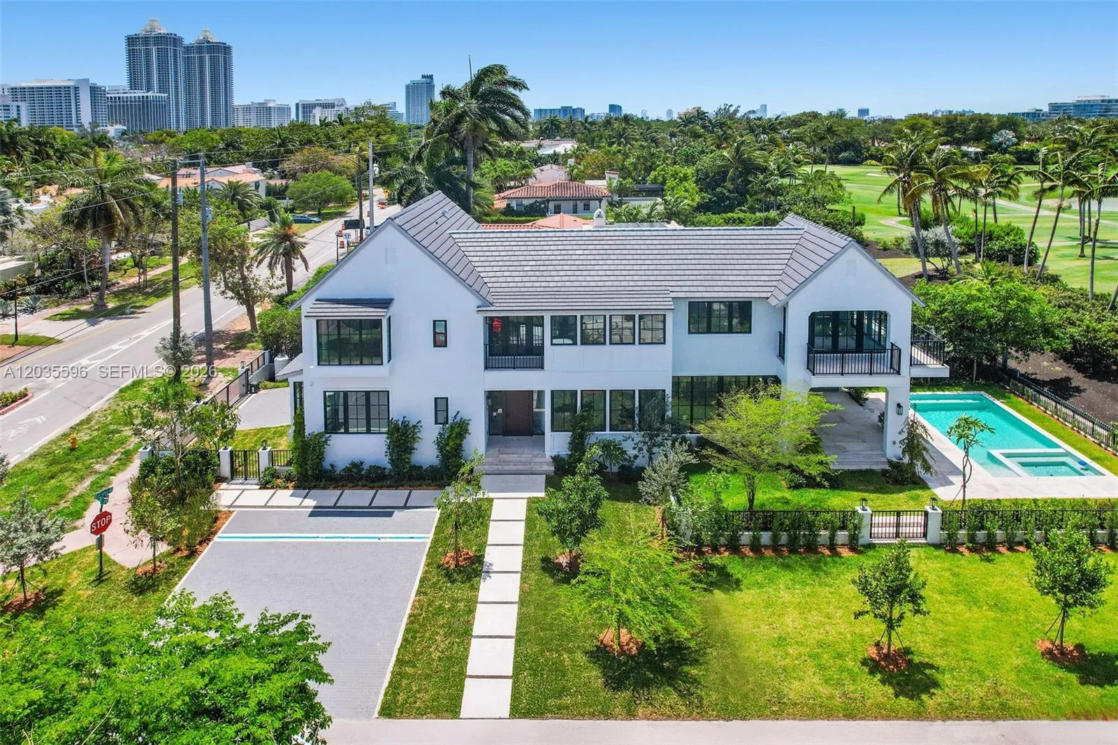 Foto de propiedad en 5262 La Gorce Drive, Miami Beach, FL 33140 Miami Beach con MLS# 