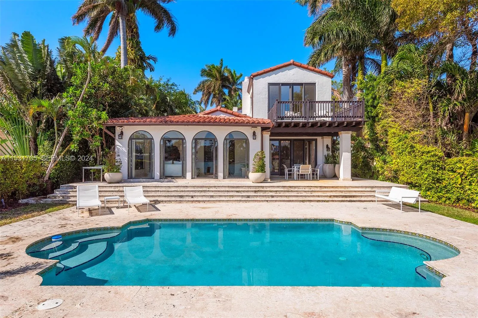 Foto de propiedad en 527 E Dilido Drive, Miami Beach, FL 33139 Miami Beach con MLS# 