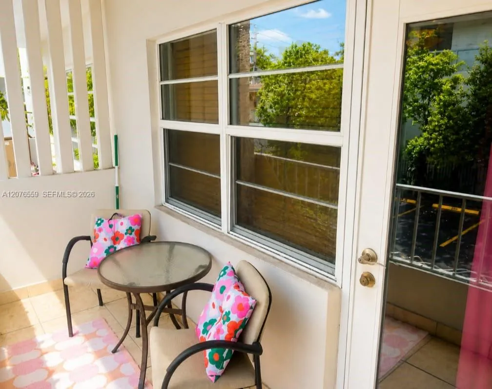 Foto de propiedad en 528 Meridian Avenue 202A, Miami Beach, FL 33139 Miami Beach con MLS# 