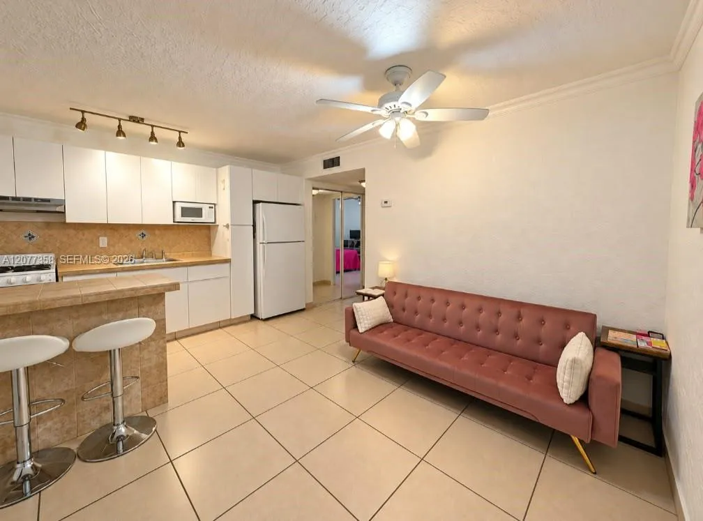 Foto de propiedad en 528 Meridian Avenue 202A, Miami Beach, FL 33139 Miami Beach con MLS#