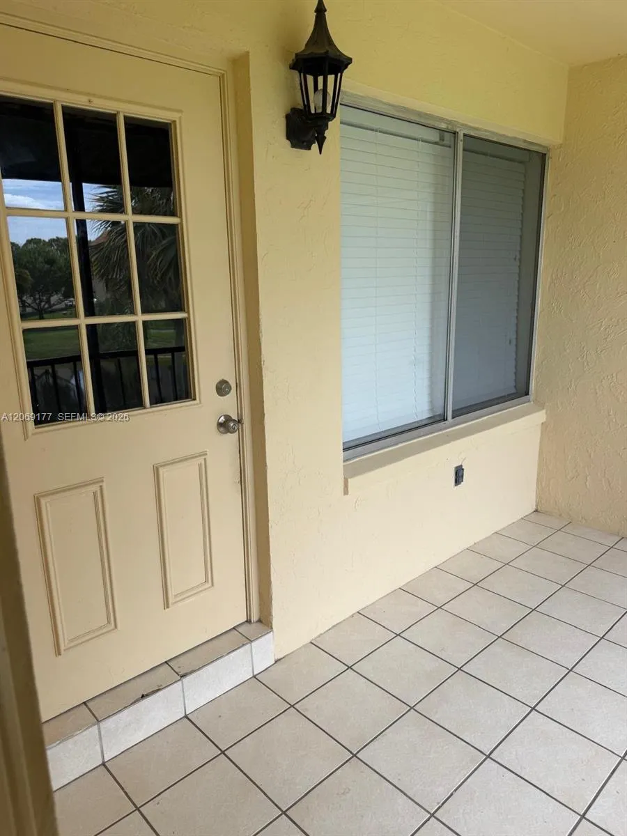 Foto de propiedad en 529 Shady Pine Way B2, Greenacres, FL 33415 Greenacres con MLS# 