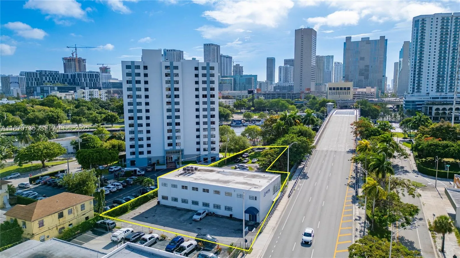 Foto de propiedad en 529 W Flagler Street, Miami, FL 33130 Miami con MLS# 