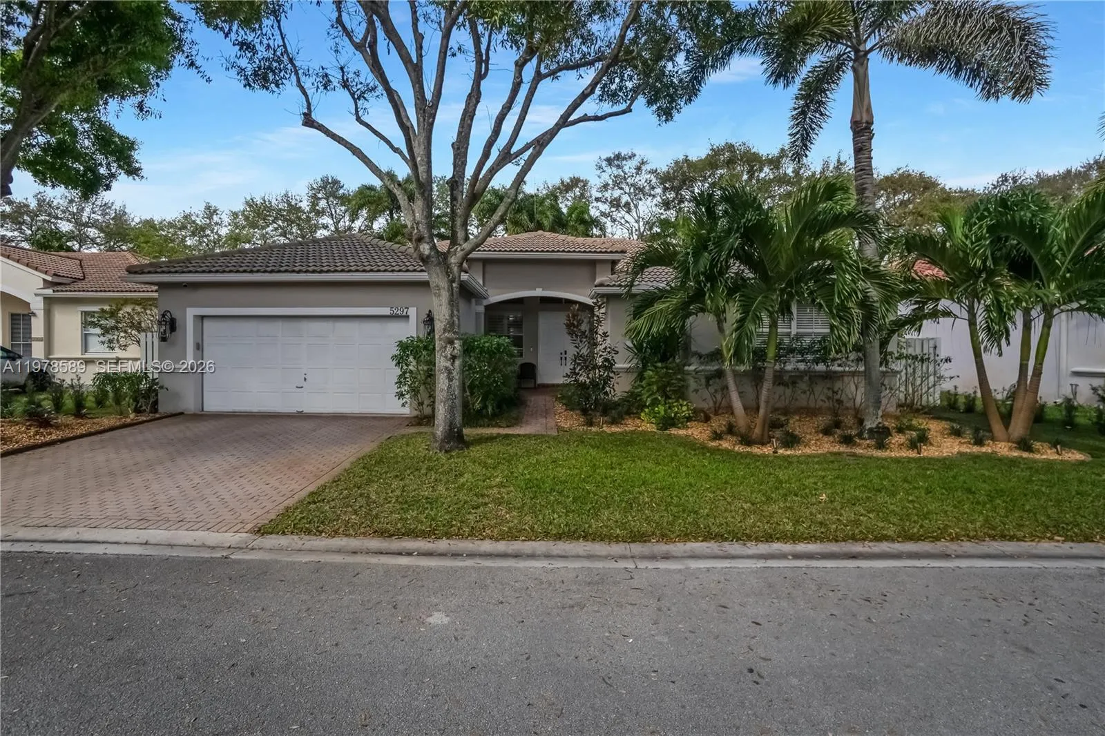 Foto de propiedad en 5297 SW 34th Way, Hollywood, FL 33312 Hollywood con MLS# 