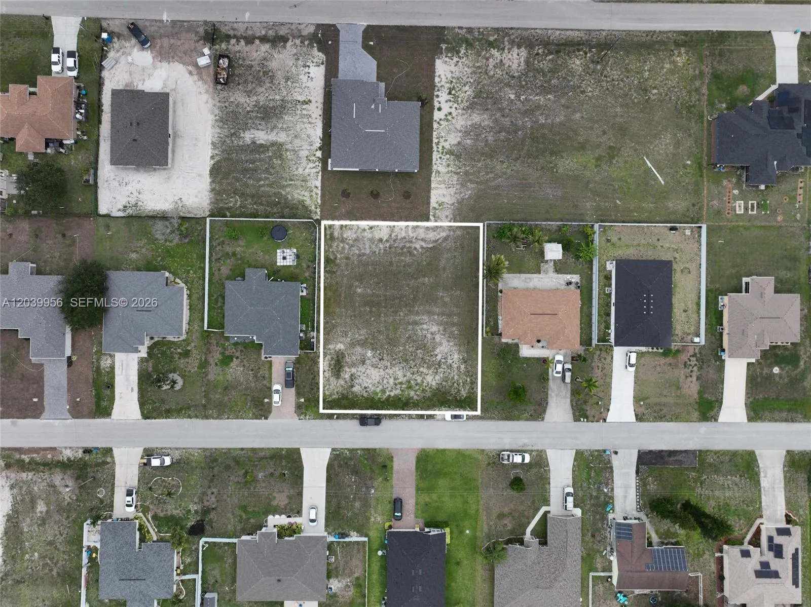 Foto de propiedad en 530 NW 23rd Terrace, Cape Coral, FL 33993 Cape Coral con MLS# 