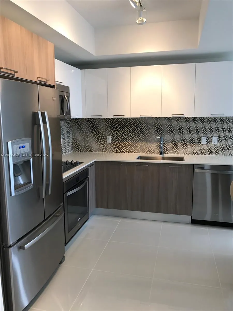 Foto de propiedad en 5300 NW 85 Avenue 703, Doral, FL 33166 Doral con MLS# 
