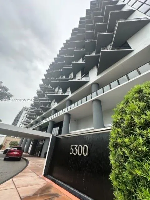 Foto de propiedad en 5300 NW 85th Avenue 409, Doral, FL 33166 Doral con MLS# 
