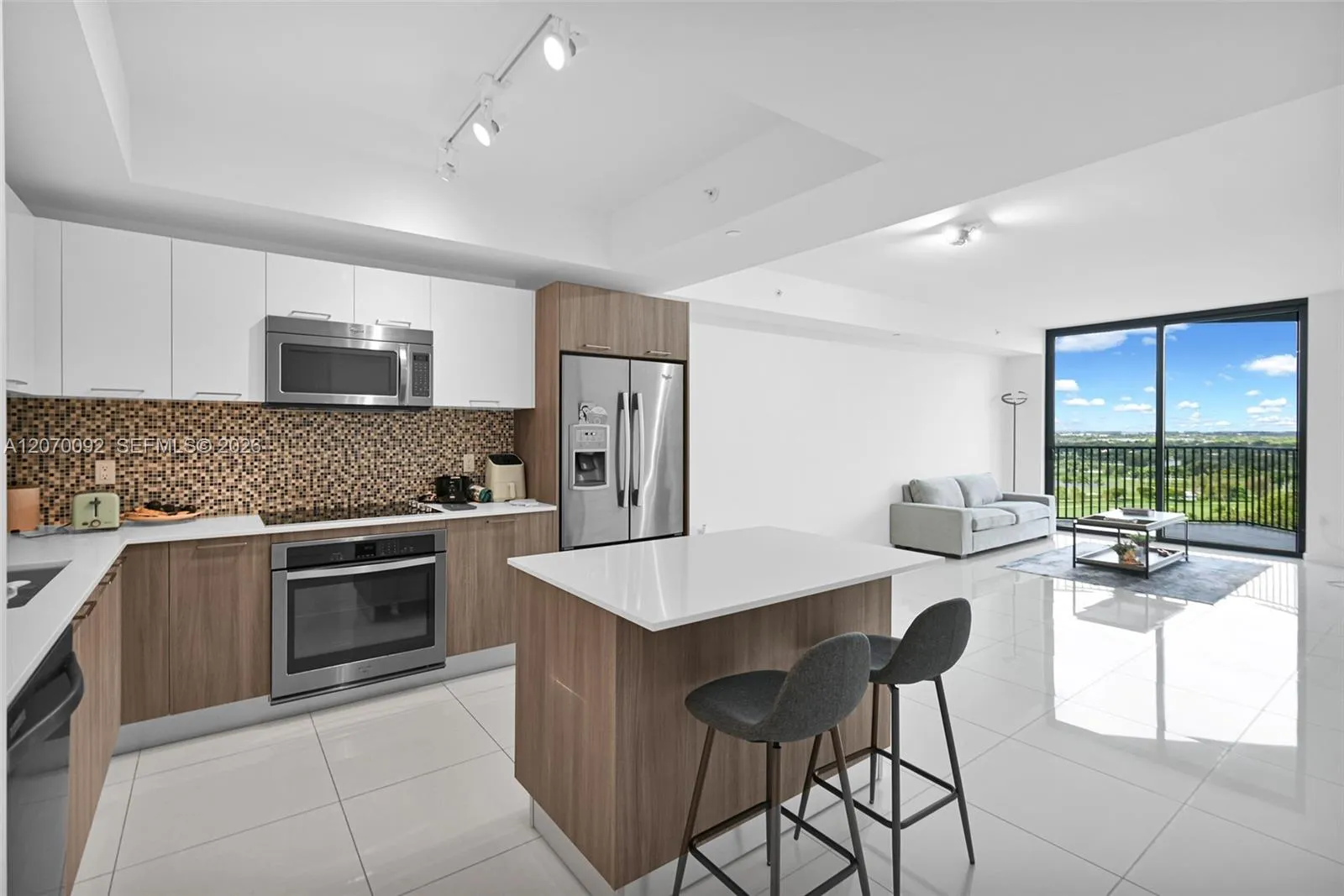 Foto de propiedad en 5300 Paseo Boulevard 1410, Doral, FL 33166 Doral con MLS# 