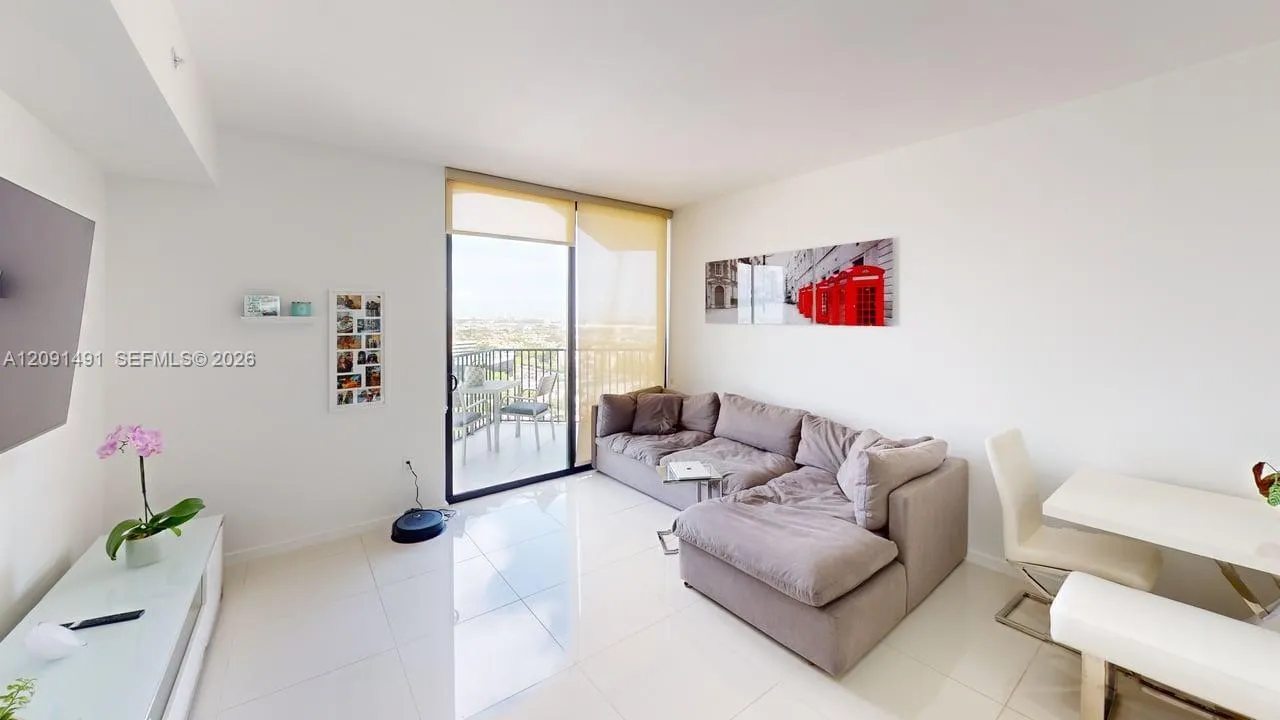 Foto de propiedad en 5300 Paseo Boulevard 1607, Doral, FL 33166 Doral con MLS# 