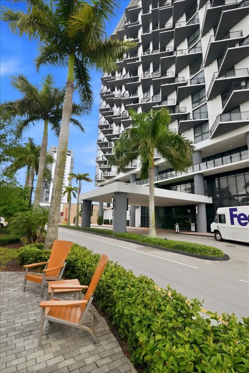 Foto de propiedad en 5300 Paseo Boulevard 1803, Doral, FL 33166 Doral con MLS# 