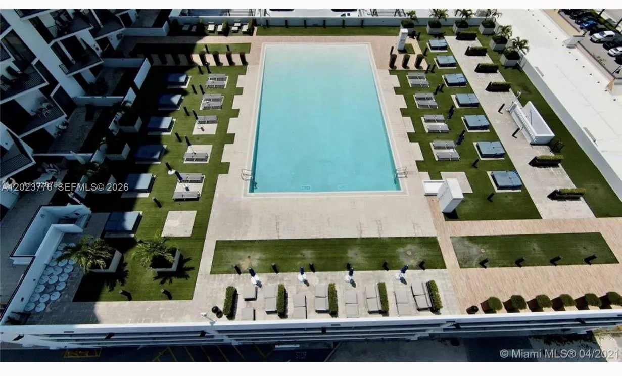 Foto de propiedad en 5300 Paseo Boulevard 401, Doral, FL 33166 Doral con MLS# 