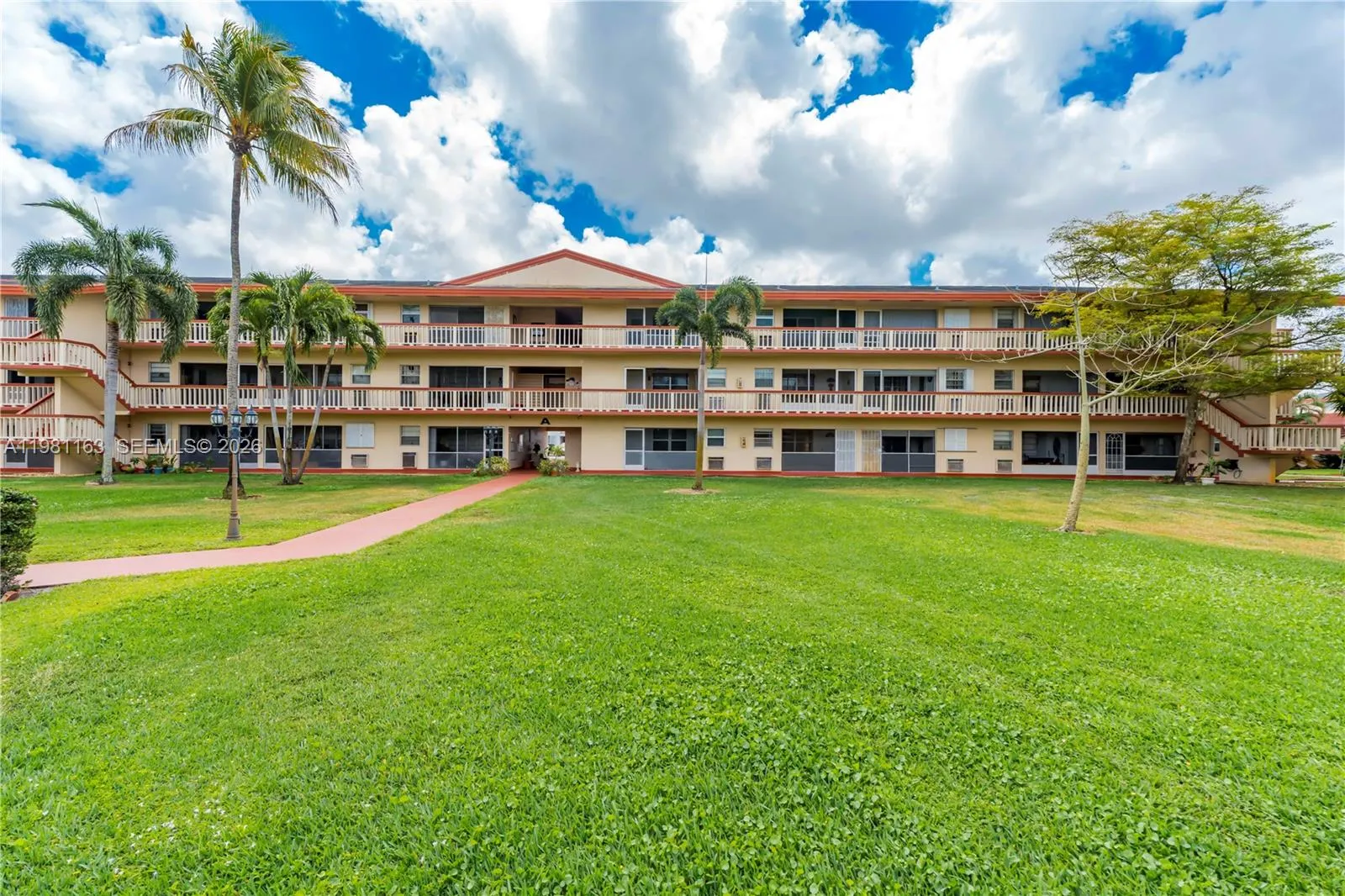 Foto de propiedad en 5300 Washington Street A137, Hollywood, FL 33021 Hollywood con MLS# 