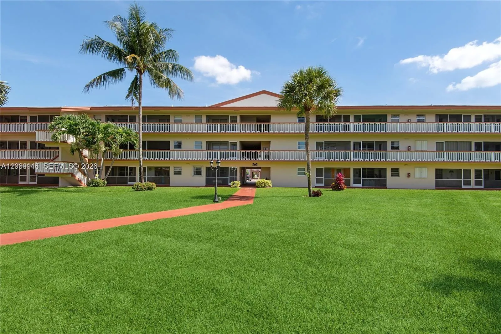 Foto de propiedad en 5300 Washington Street C220, Hollywood, FL 33021 Hollywood con MLS#