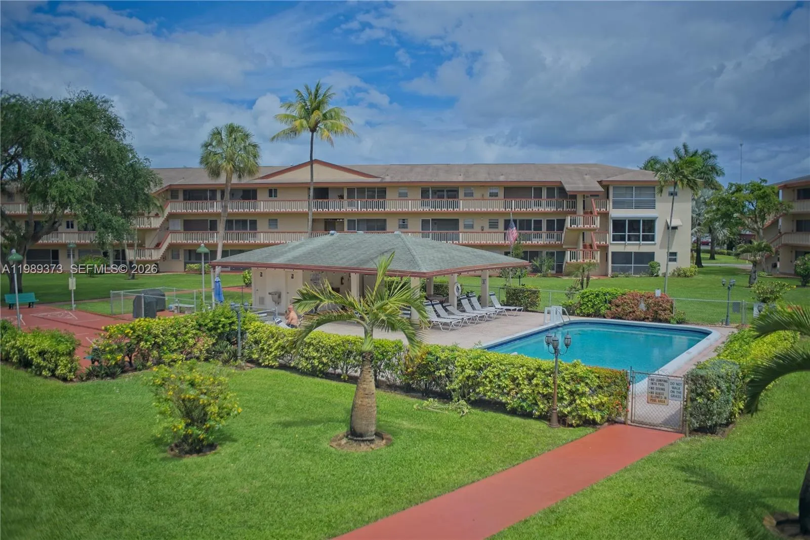 Foto de propiedad en 5300 Washington Street F215, Hollywood, FL 33021 Hollywood con MLS# 