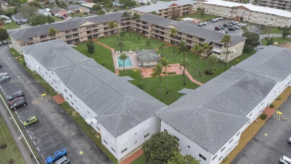 Foto de propiedad en 5300 Washington Street J218, Hollywood, FL 33021 Hollywood con MLS# 