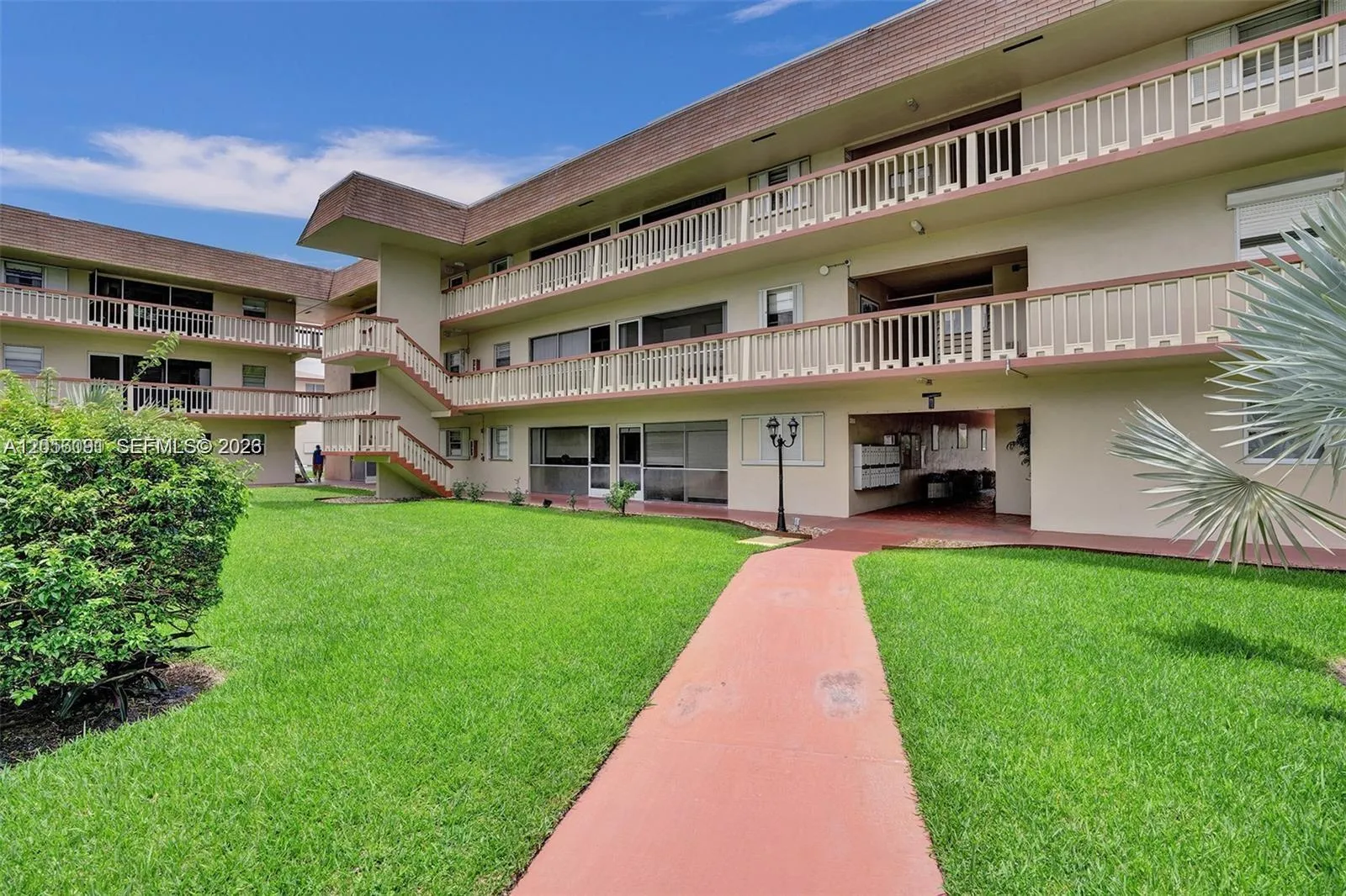 Foto de propiedad en 5300 Washington Street T220, Hollywood, FL 33021 Hollywood con MLS#