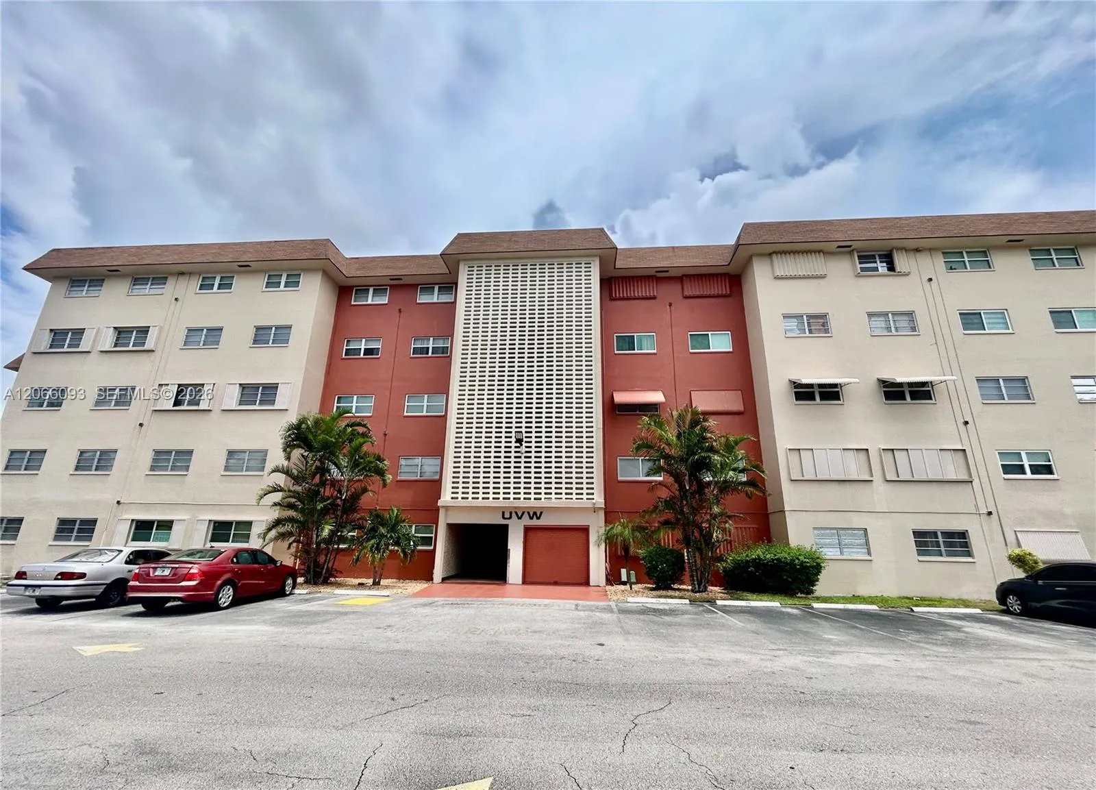 Foto de propiedad en 5300 Washington Street U503, Hollywood, FL 33021 Hollywood con MLS#
