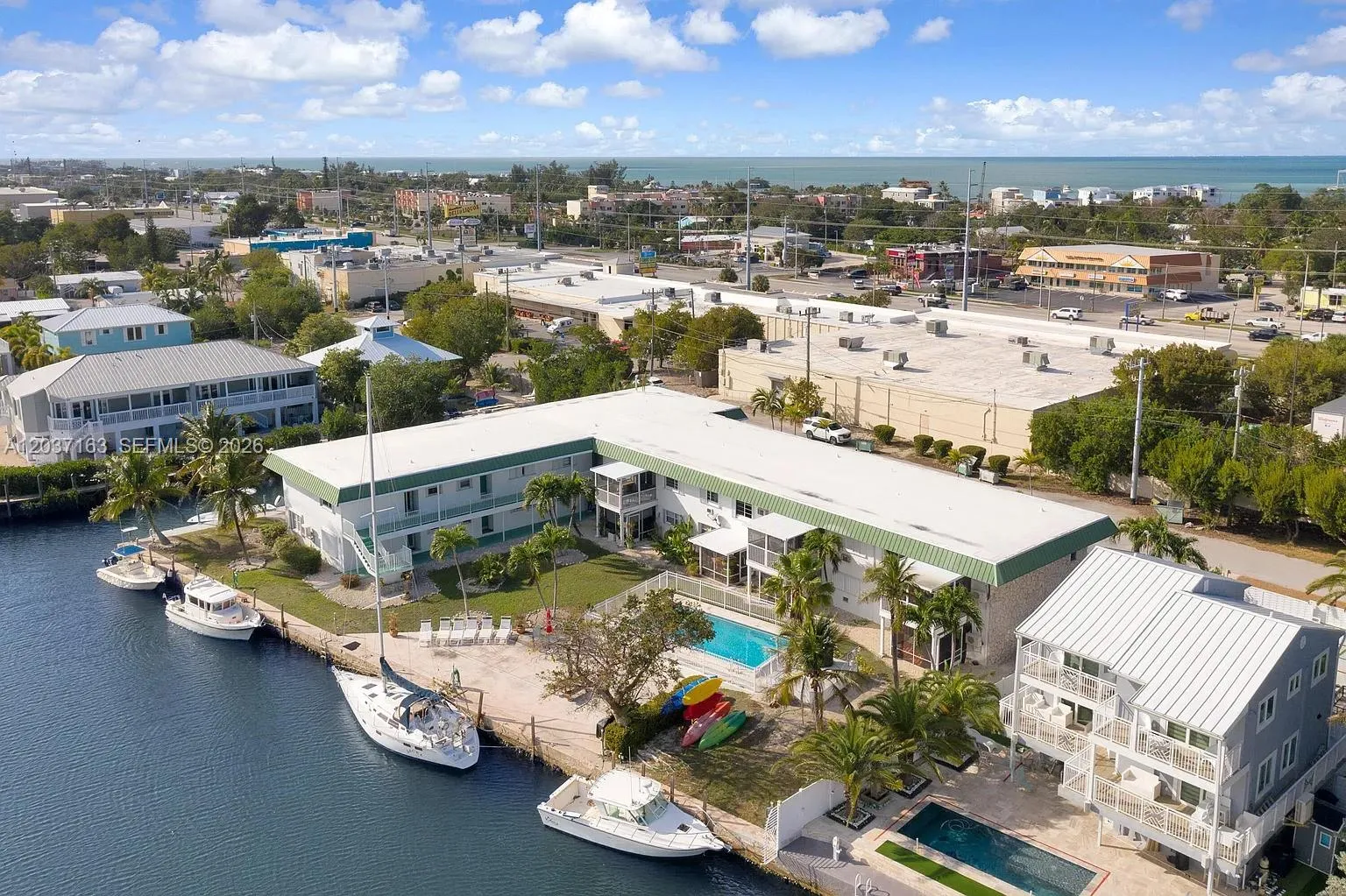 Foto de propiedad en 5301 Ocean Terrace 1, Marathon, FL 33050 Marathon con MLS# 