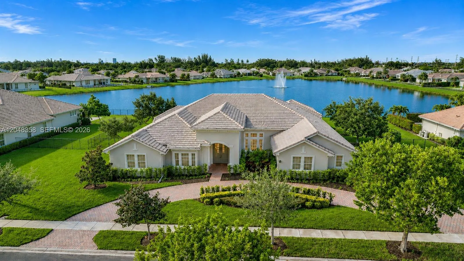 Foto de propiedad en 5301 S Sterling Ranch Circle, Davie, FL 33314 Davie con MLS# 