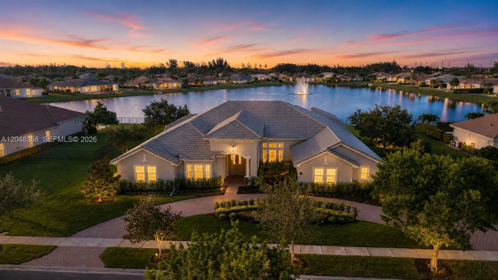 Foto de propiedad en 5301 S Sterling Ranch Circle, Davie, FL 33314 Davie con MLS# 