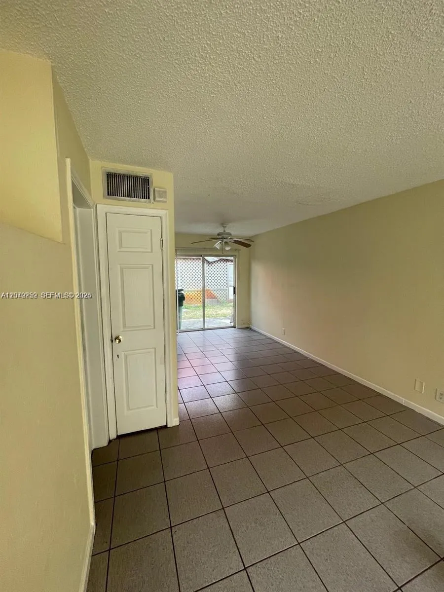 Alquilada 5305 NW 27th Street 6C, Lauderhill, FL 33313, Lauderhill, FL 33313