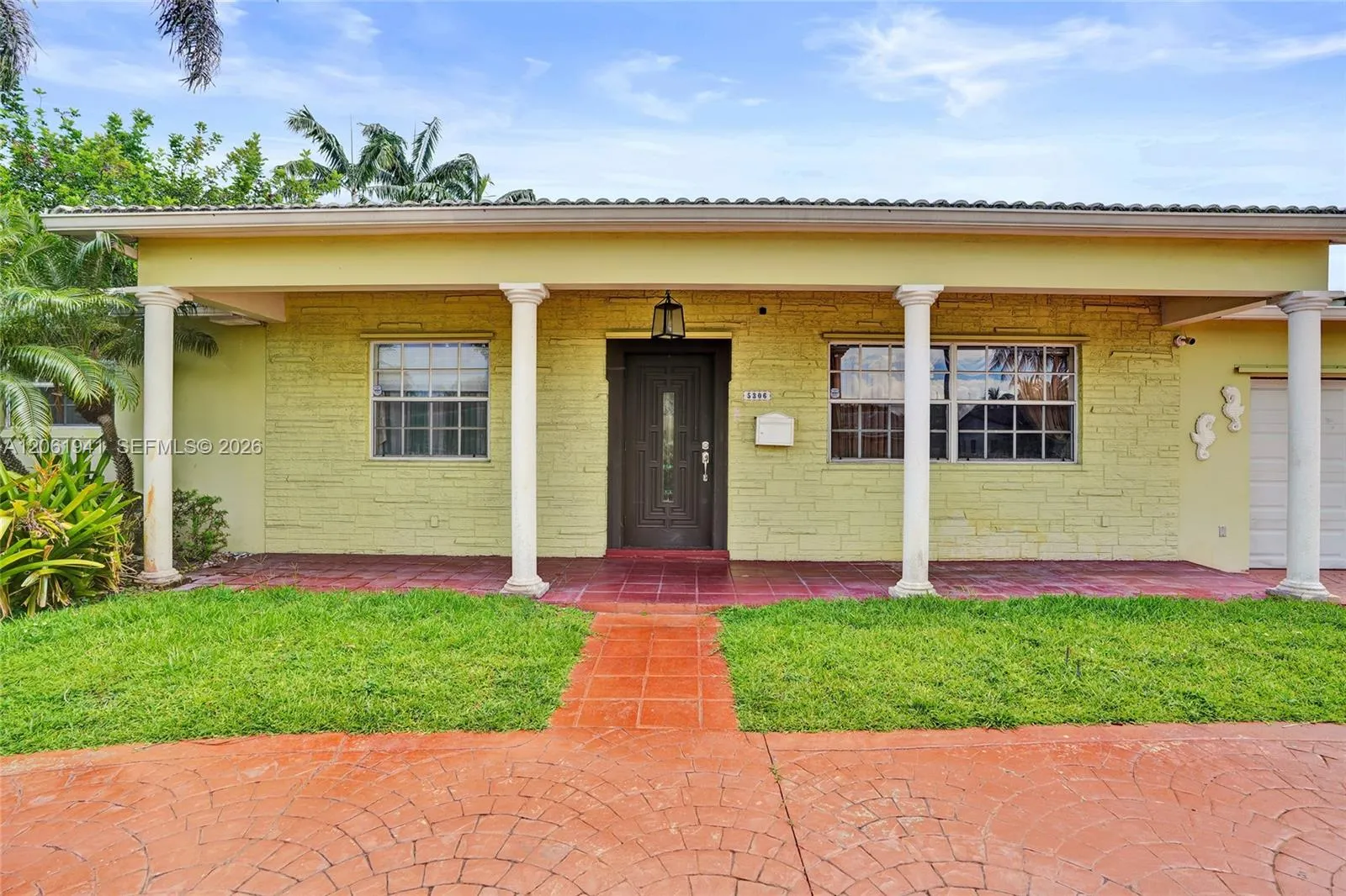 Foto de propiedad en 5306 Roosevelt Street, Hollywood, FL 33021 Hollywood con MLS# 
